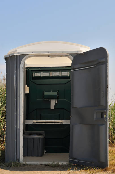 Best Porta potty rental near me  in De Soto, IL